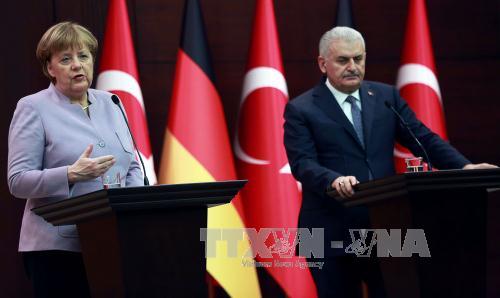 Премьер Турции и канцлер ФРГ провели телефонный разговор